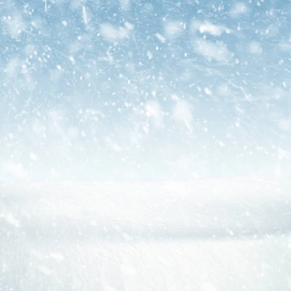 コピー スペースのある冬景色に雪が降る冬の背景 — ストック写真