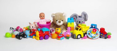 Beyaz arkaplanda oyuncaklar