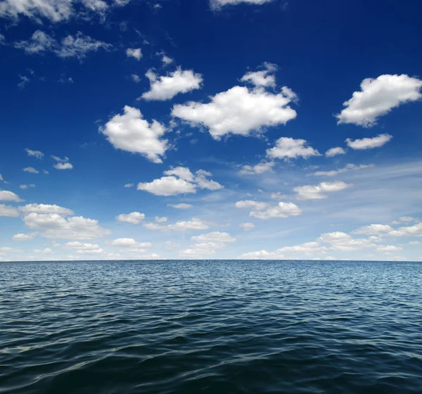 Blå Havsvatten Yta Himlen — Stockfoto