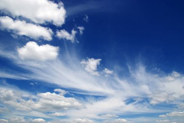 mavi gökyüzü ve beyaz bulutların arkaplanı