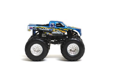 beyaz arkaplanda izole edilmiş oyuncak araba