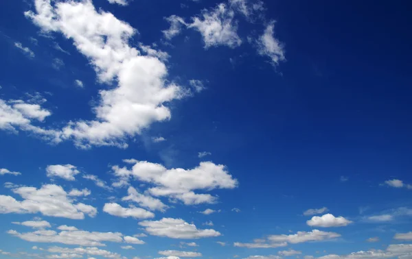 Sfondo Cielo Blu Nuvole Bianche — Foto Stock