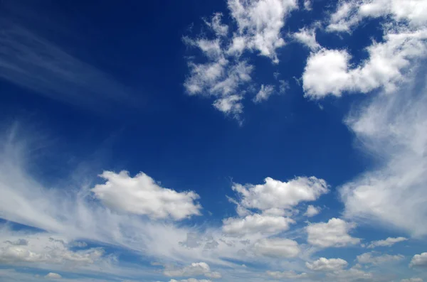 Fondo Cielo Azul Nubes Blancas —  Fotos de Stock