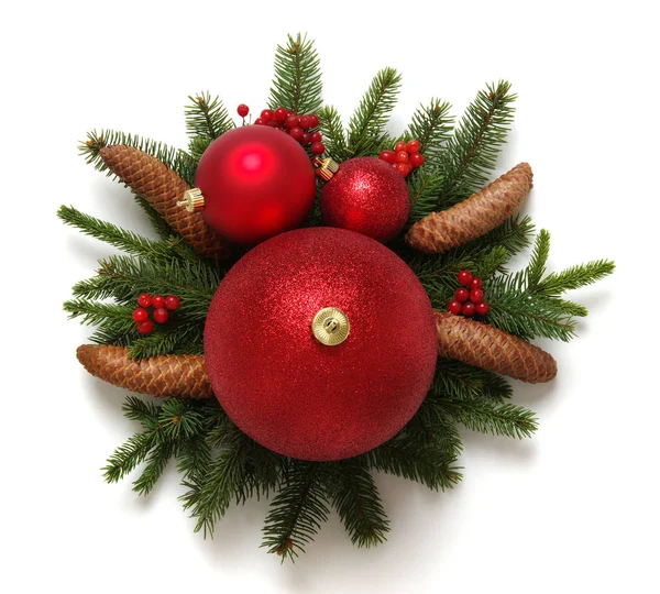 Kerstversiering Kerstballen Met Takken Van Dennenboom Witte Achtergrond — Stockfoto