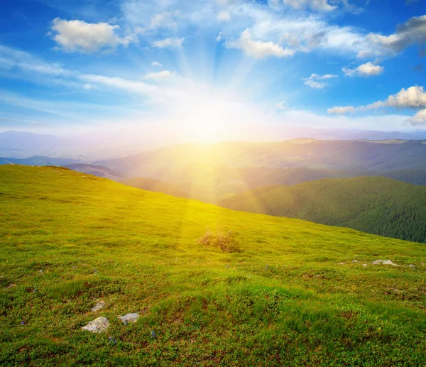 Paisaje Montaña Con Sol — Foto de Stock