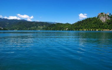 Manzara Gölü Bled ve dağlar. Slovenya, Avrupa.