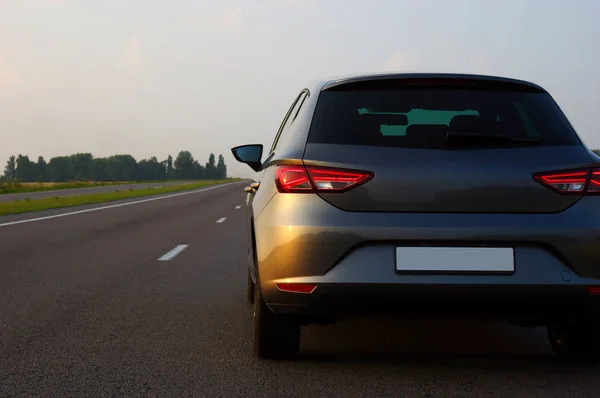 Coche Plata Carretera — Foto de Stock