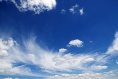 mavi gökyüzü ve beyaz bulutların arkaplanı