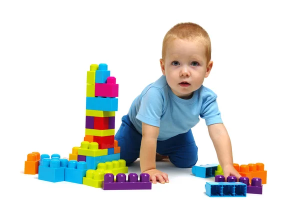 Liten Pojke Spelar Toy Isolerad Vit Bakgrund — Stockfoto