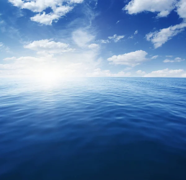 Blaues Meer Und Sonne Himmel — Stockfoto