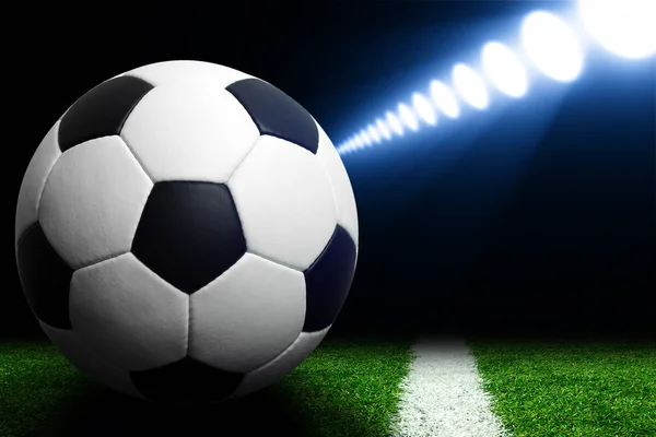 Футбольный Мяч Зеленом Стадионе Арена Ночное Время Освещена Яркими Прожекторами — стоковое фото