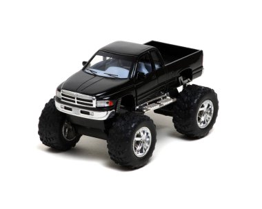 beyaz arkaplanda izole edilmiş oyuncak araba