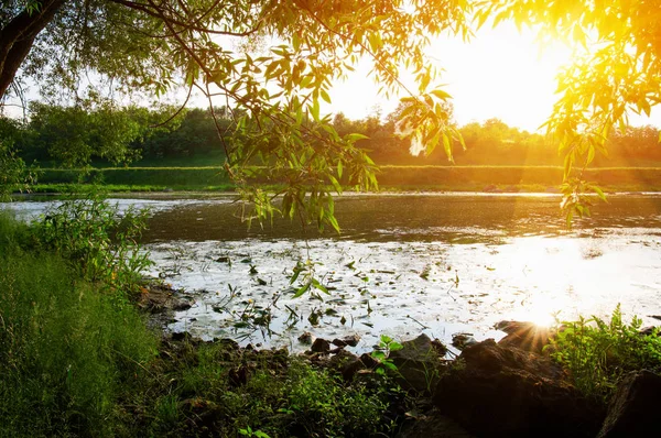 Krajobraz Rzeką Słońcu — Zdjęcie stockowe