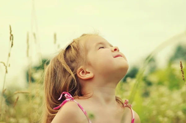 Little Girl Meadow Spring Day — Stock Photo, Image