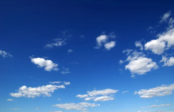 Фон Голубого Неба Белых Облаков — стоковое фото