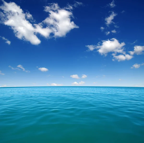 Επιφάνεια γαλάζιου θαλασσινού νερού — Φωτογραφία Αρχείου