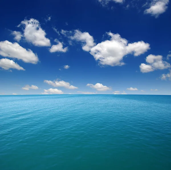 Surface bleue d'eau de mer — Photo