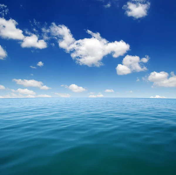 Blauw zeewateroppervlak — Stockfoto