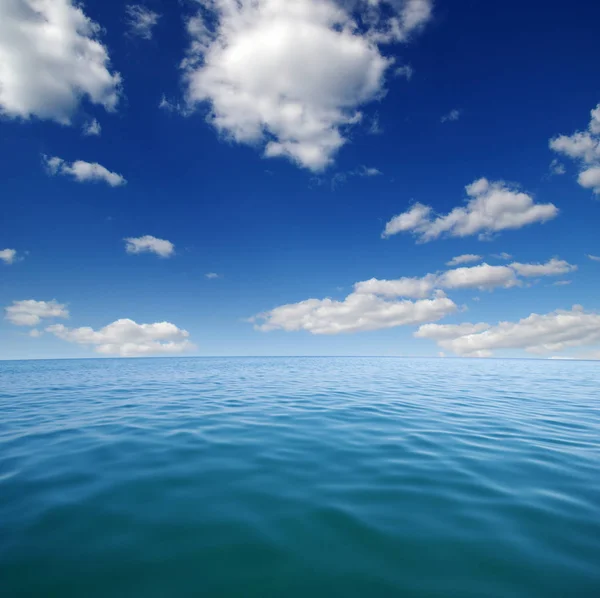 Επιφάνεια γαλάζιου θαλασσινού νερού — Φωτογραφία Αρχείου
