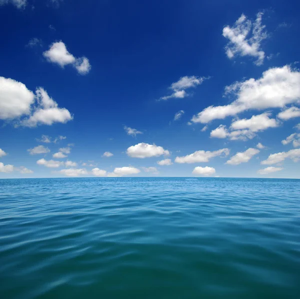 Superficie azul del agua de mar — Foto de Stock