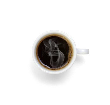 Beyaz seramik fincanda sıcak kahvenin en üst görüntüsü..