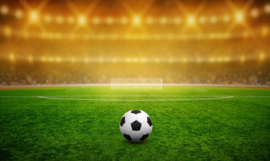 Stadyumdaki futbol topu aydınlatma, yeşil çimenler ve gece gökyüzü