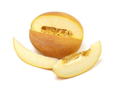 Beyaz arka planda izole edilmiş kavun dilimleri. Turuncu kavun kırpma yolu .