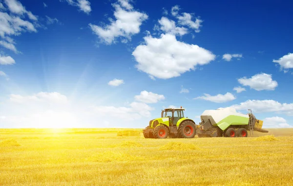 Tractor Working Farm Field — Stock Photo, Image