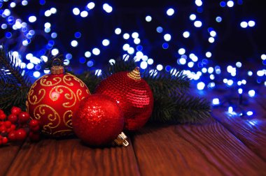 Soyut ışık arkaplanındaki Noel balosu