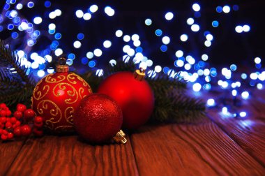 Soyut ışık arkaplanındaki Noel balosu