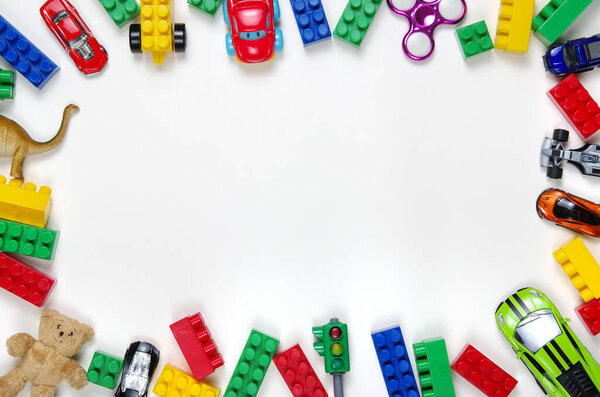 Игрушки на белом фоне