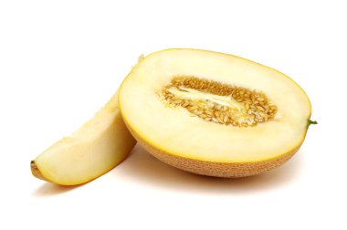 Beyaz arka planda izole edilmiş kavun dilimleri. Turuncu kavun kırpma yolu .