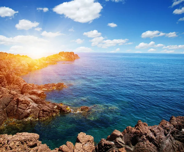 Голубое Море Солнце Небе — стоковое фото