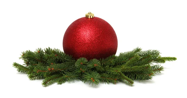 Baubles Decorazione Natale Con Rami Abete Sfondo Bianco — Foto Stock