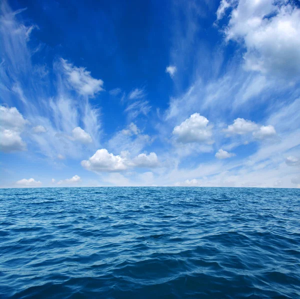 Superficie Blu Dell Acqua Mare Sul Cielo — Foto Stock