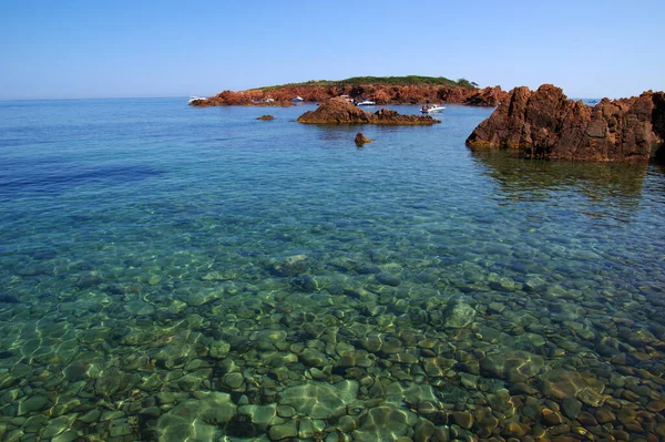 Landskap Havet Med Stenar Klarblått Vatten Viken — Stockfoto
