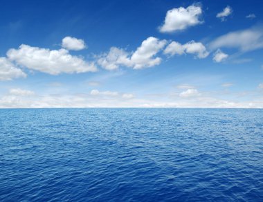  Gökyüzünde deniz suyu yüzeyi