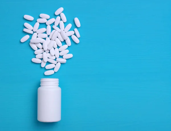 Verschiedene Pharmazeutische Medizin Pillen Tabletten Und Kapseln Und Weiße Flasche — Stockfoto