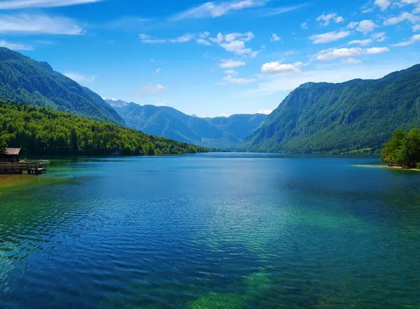 Lago Montagna Con Acqua Limpida — Foto Stock
