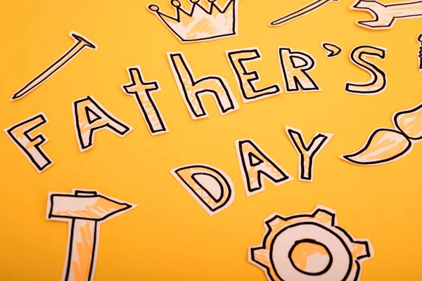 Happy Fathers Ημέρα δώρο ετικέτα με την κορυφή όριο των εργαλείων — Φωτογραφία Αρχείου