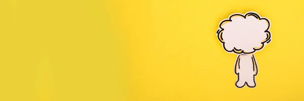 Papier menschliche Ikone mit Sprechblase auf der gelben — Stockfoto