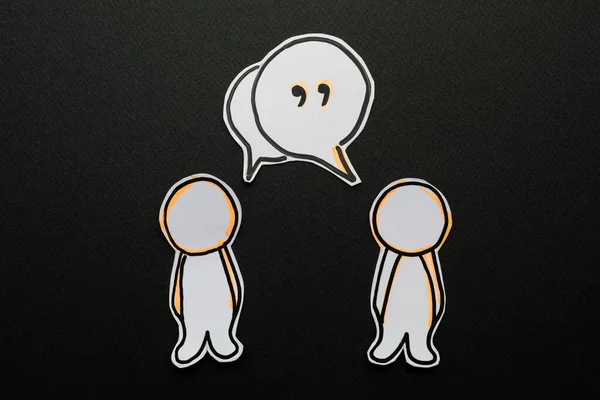 Abstract paper human figures with speech bubbles — Stock Photo, Image