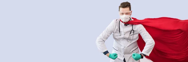 一位身穿超级英雄服装的医生站在防御病毒传播的阵地上 — 图库照片