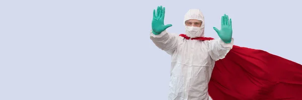 A doctor in a costume of a super hero stands on defense against a viral pandemic — Stock Photo, Image