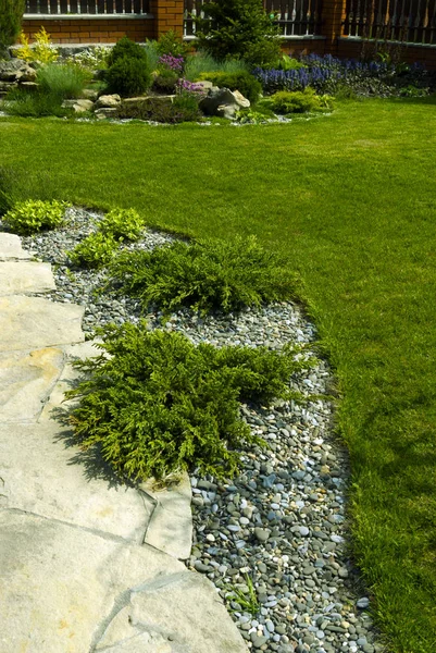 Groen Gazon Een Kleurrijk Aangelegde Formele Tuin Detail Van Een — Stockfoto