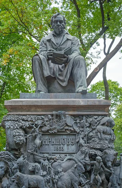 Monument Voor Krylov Zomertuin Stad Van Petersburg Rusland — Stockfoto