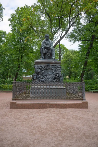 Monument Voor Krylov Zomertuin Stad Van Petersburg Rusland — Stockfoto