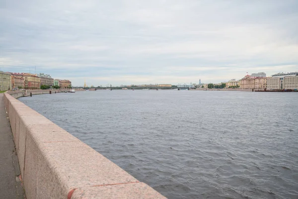 Vista Del Terraplén Del Río Neva Ciudad San Petersburgo Rusia Imágenes de stock libres de derechos