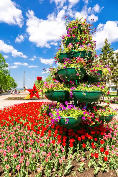 Samara Rusia Mayo 2018 Grandes Macetas Con Flores Decorativas Calle — Foto de Stock