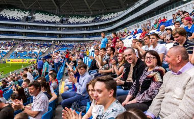 Samara, Rusya - 16 Mayıs 2018: Seyirci Samara bir futbol maçı izlerken Arena Stadyumu'nda